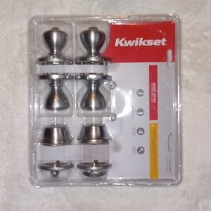 KWIKSET Silver Door Knob Set